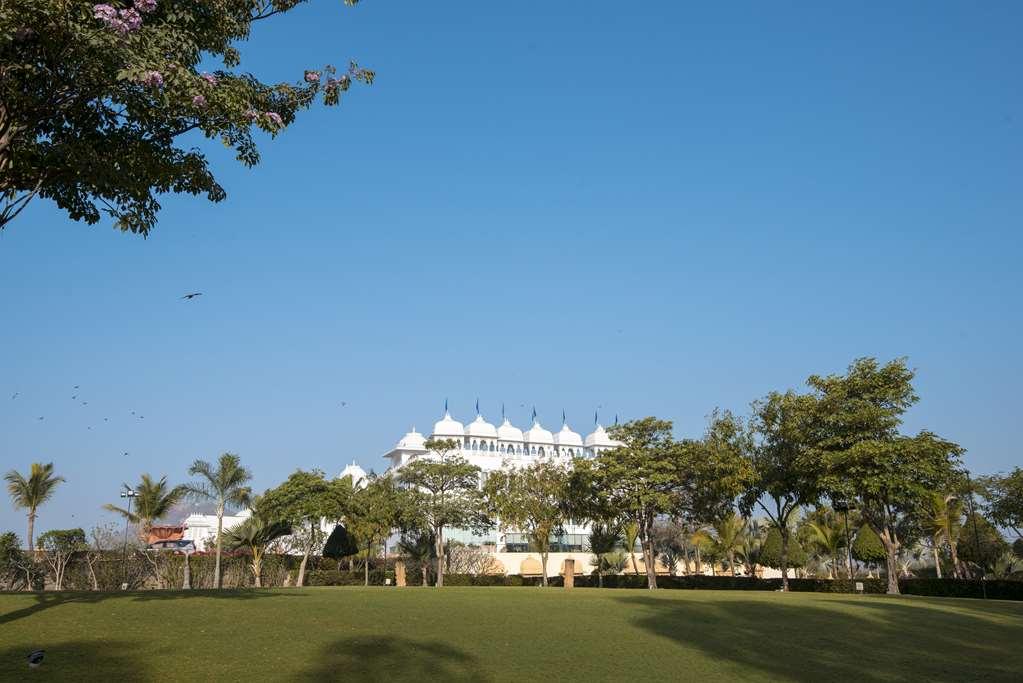 Radisson Blu Udaipur Palace Resort & Spa Exterior photo